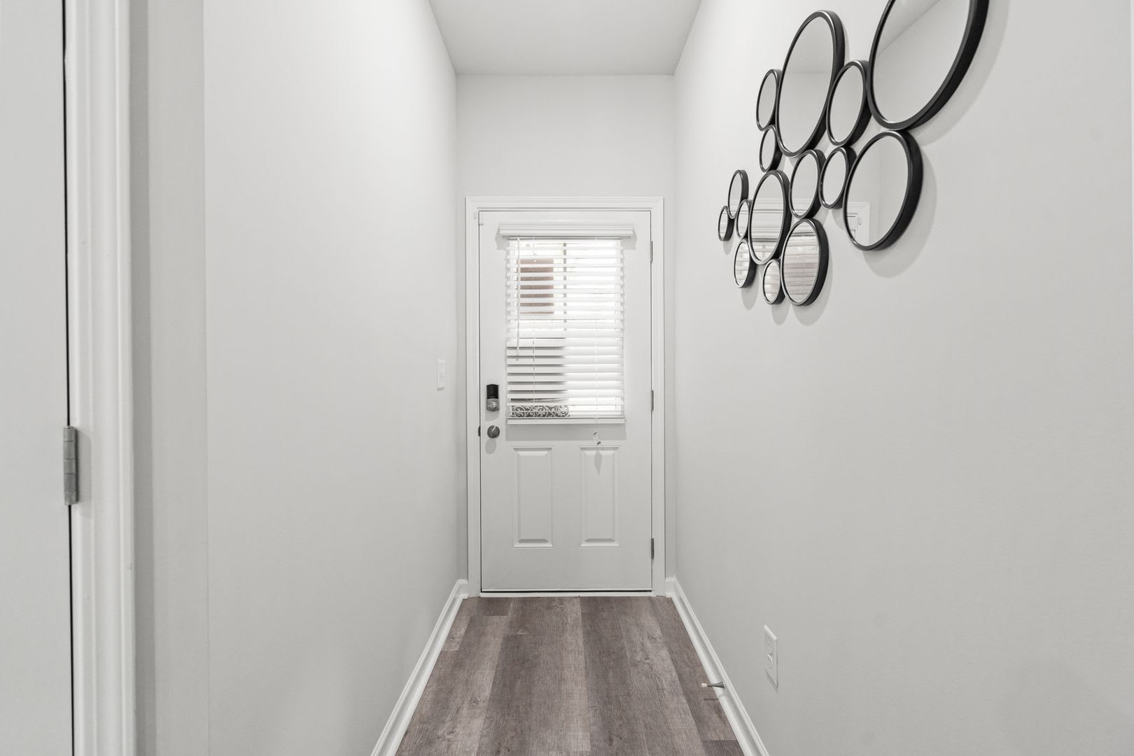 3 Bed 2.5 bathroom townhomes in Gainesville! – photo 2