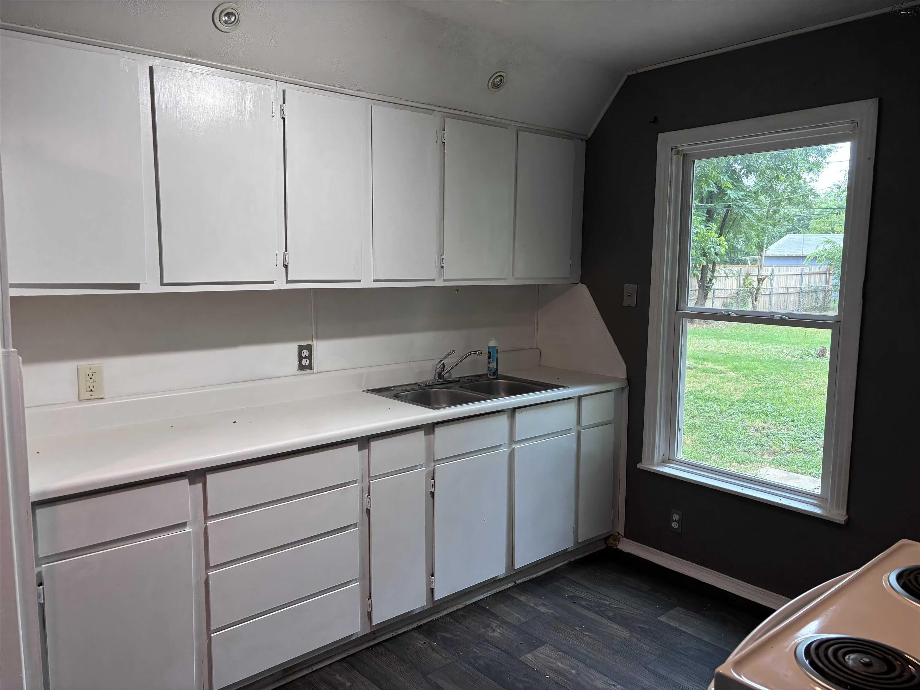 2405 INGLEWOOD DRIVE – photo 4