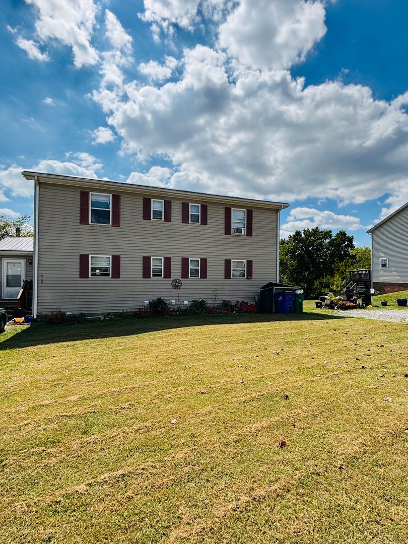 3 Bedroom, 2.5 Bath Duplex – photo 2