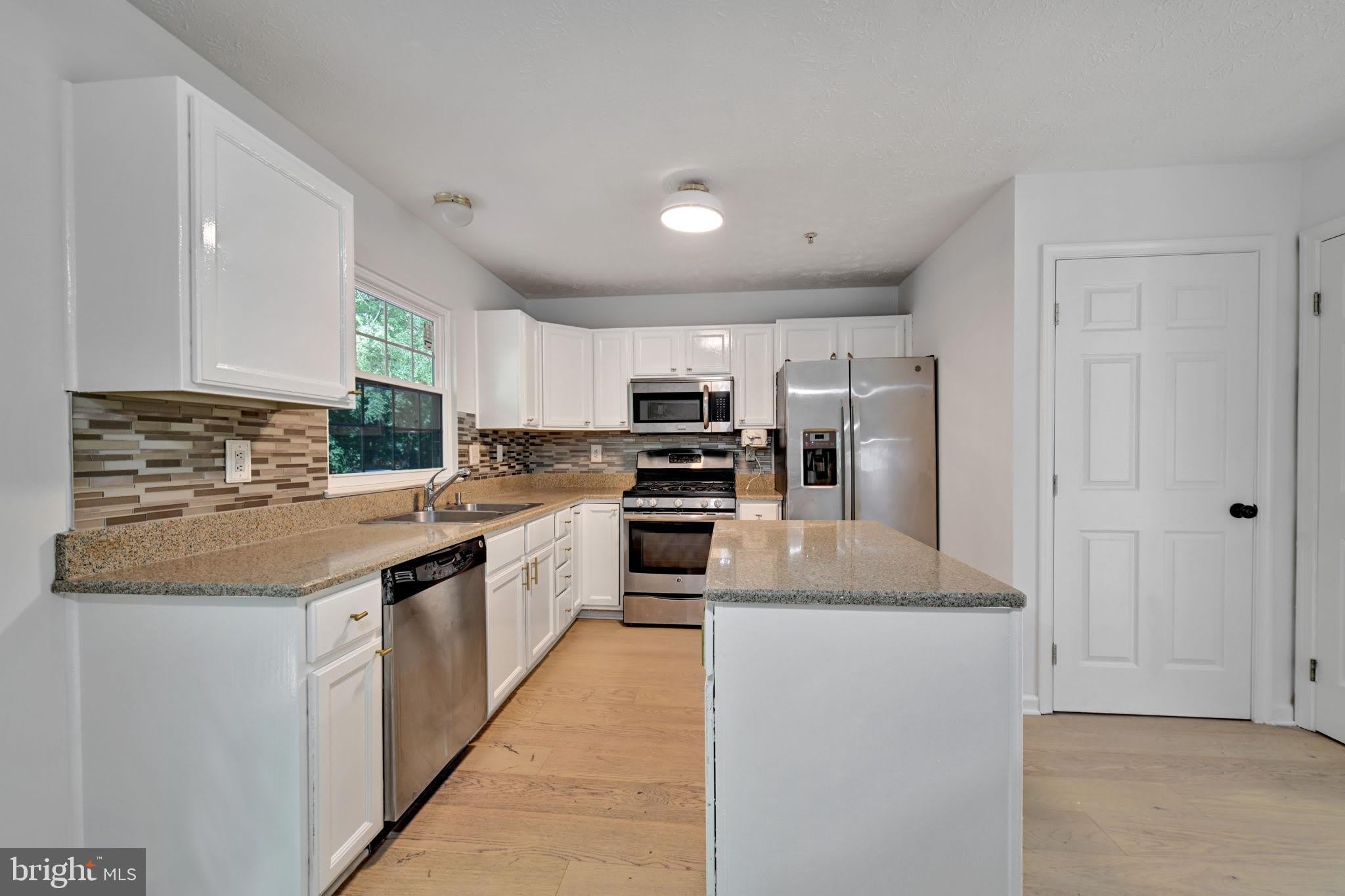 7836 FOXFARM Lane – photo 3