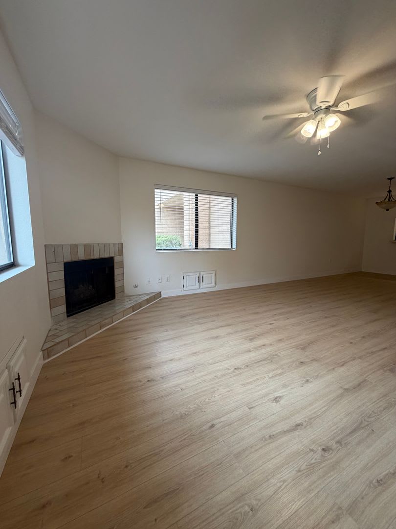Stunning Midtown 2 Bedroom 2 Bath Townhome in Gated Community! – photo 3