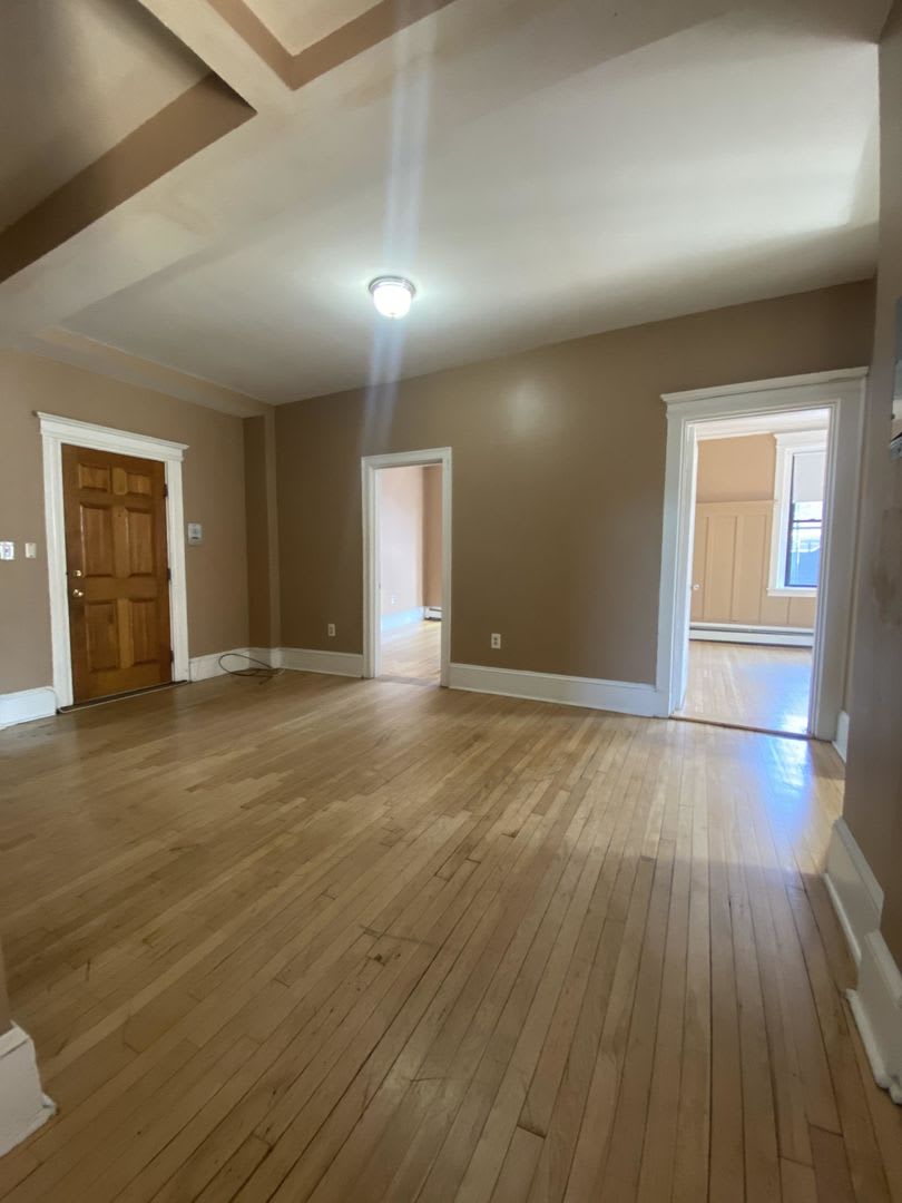 Large 4 Bed In Allston – photo 1