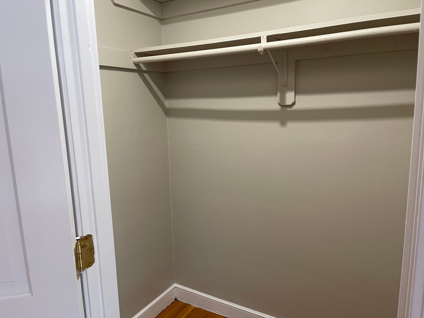 Free Month No Fee Spacious Top Floor Parking And Utilities Inc Right In Front Of The Train Easy Choice – photo 5
