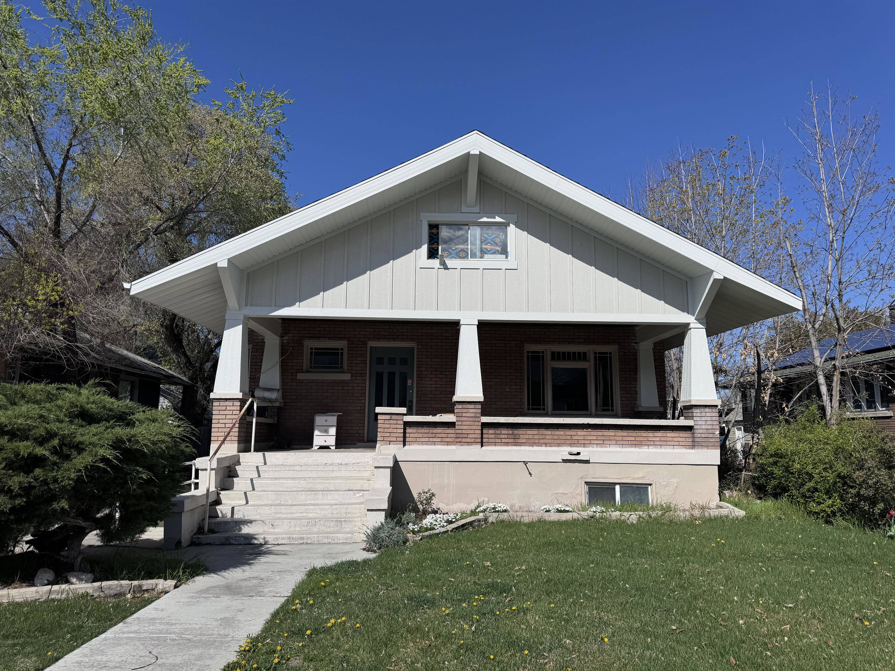 745 University Ave – photo 4