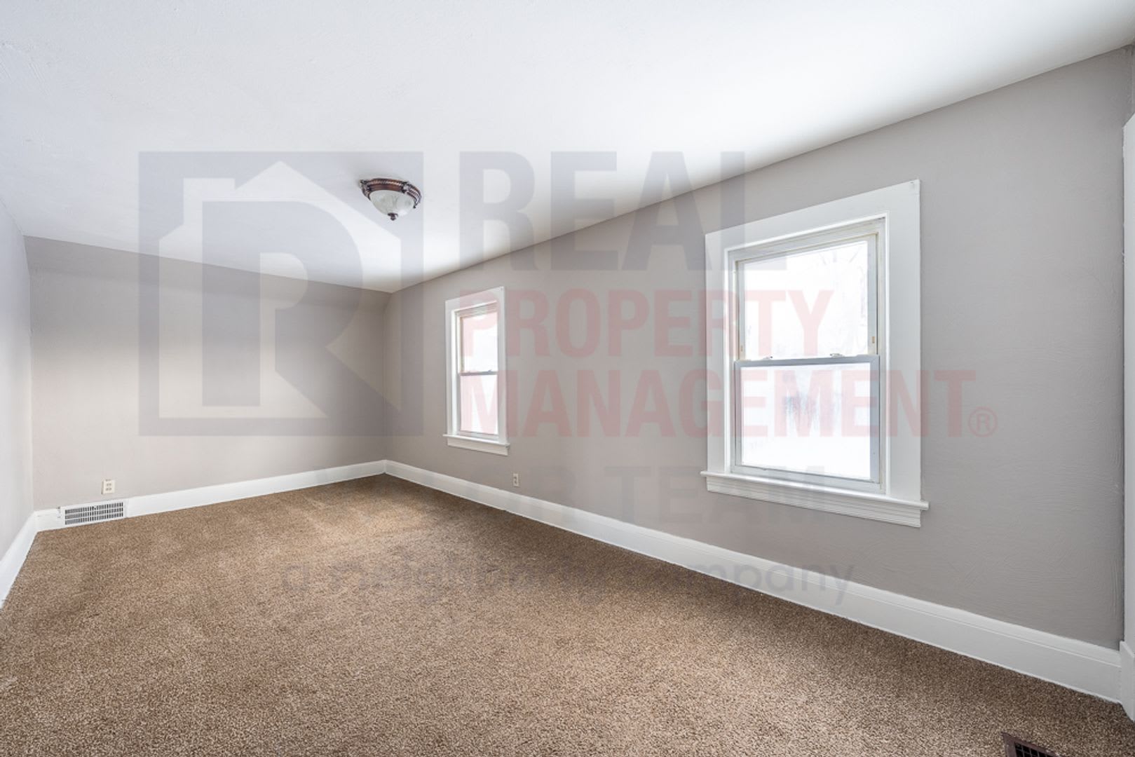 Charming & Spacious 4-Bedroom Home – photo 5