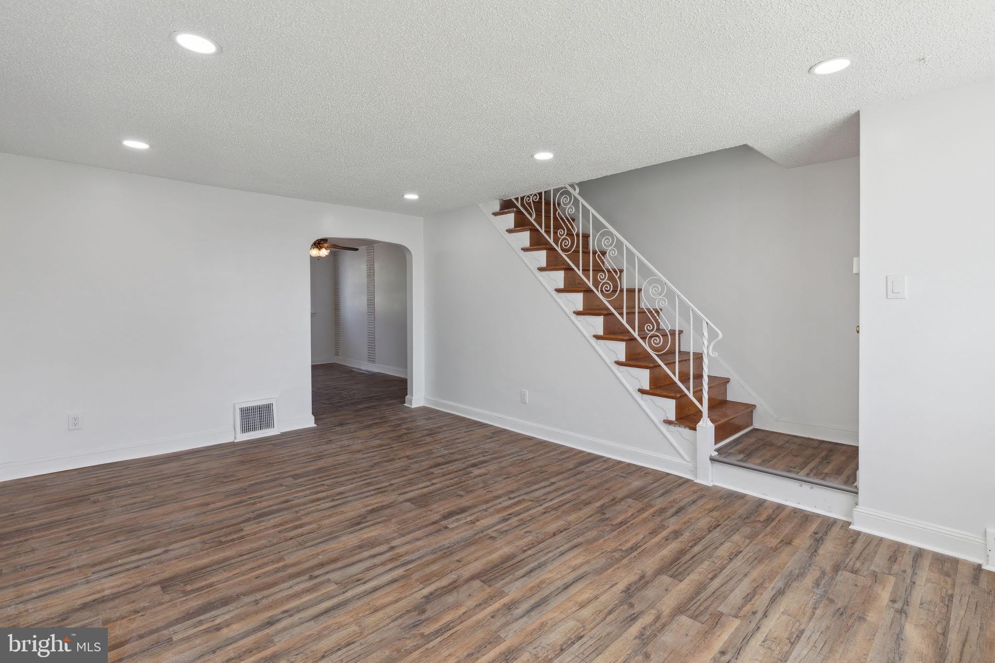 214 Westbridge Road – photo 4