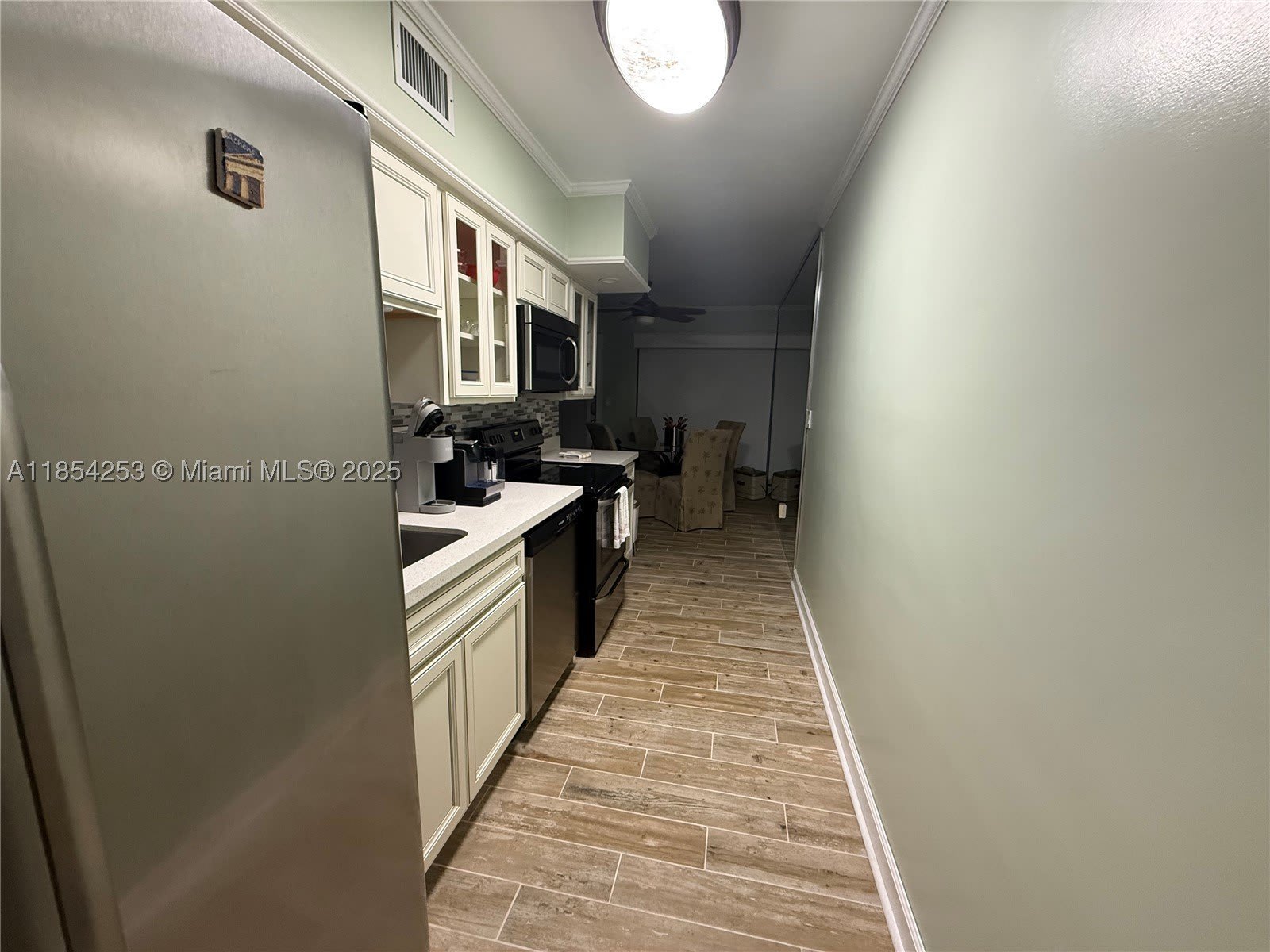 1775 Harbourview Dr – photo 2