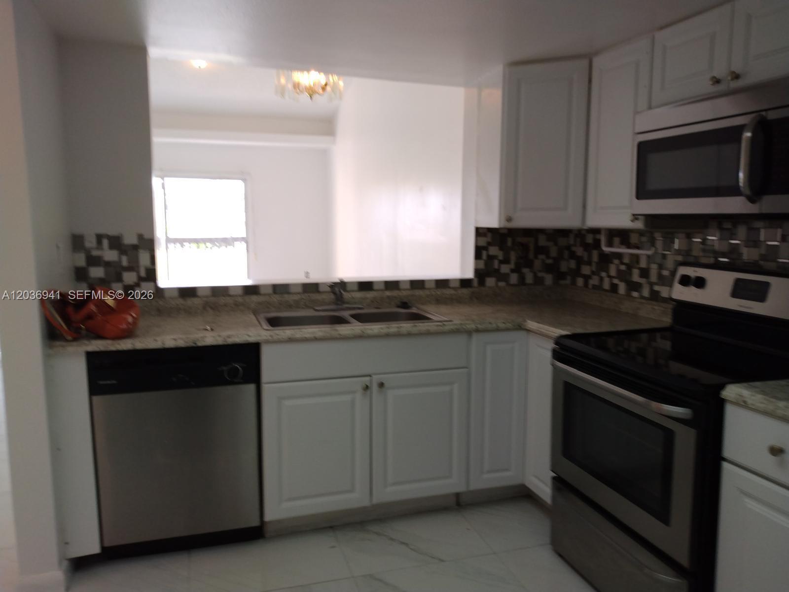 805 Southwest 113th Way – photo 4