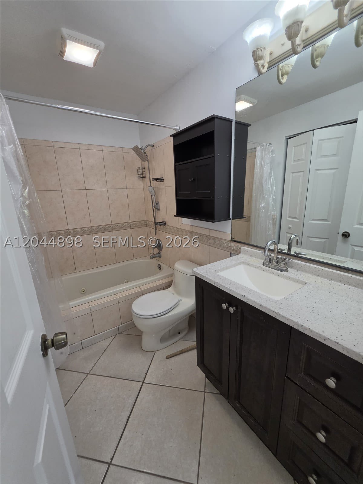 5720 Douglas St – photo 2
