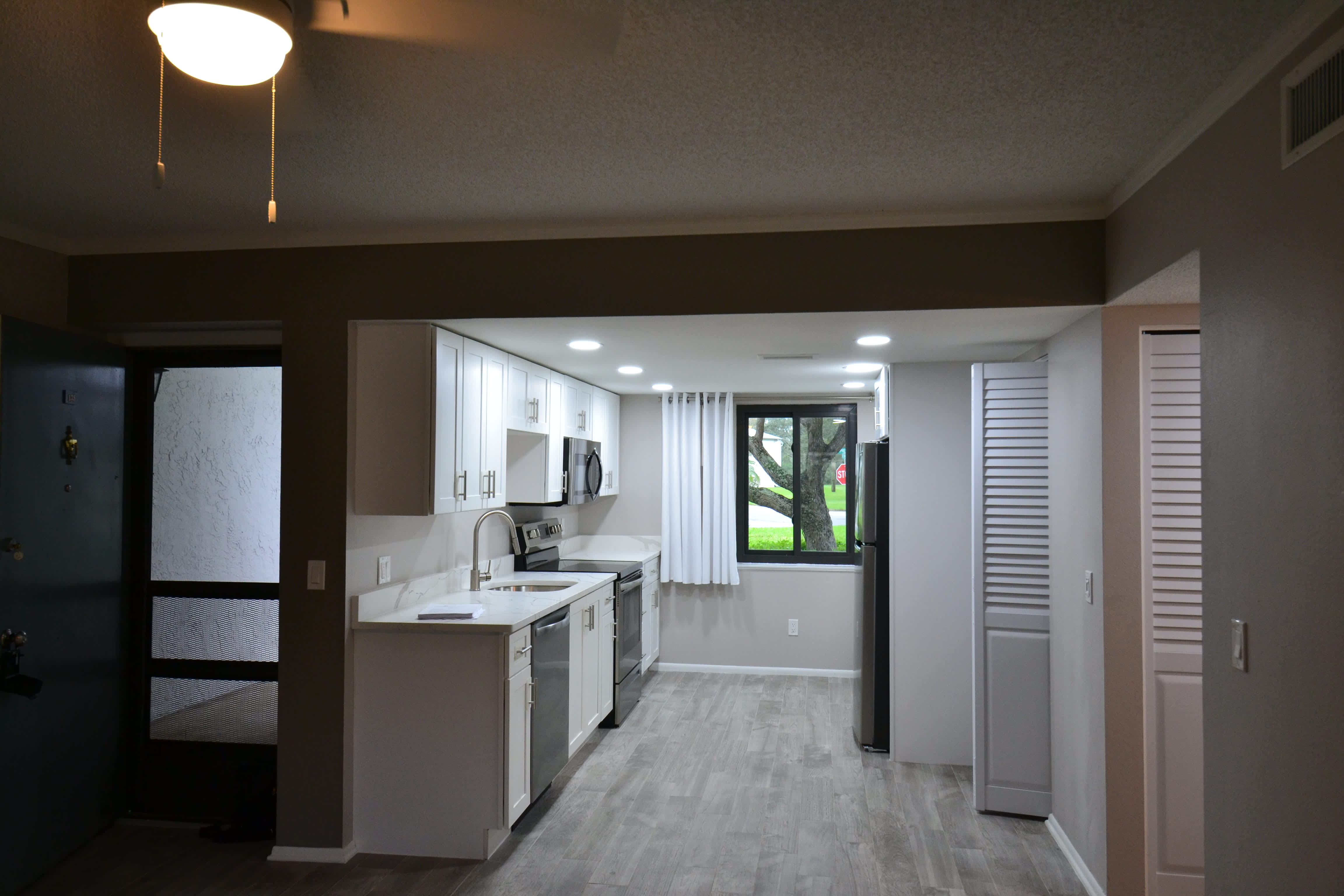 135 W Cypress Ct – photo 4