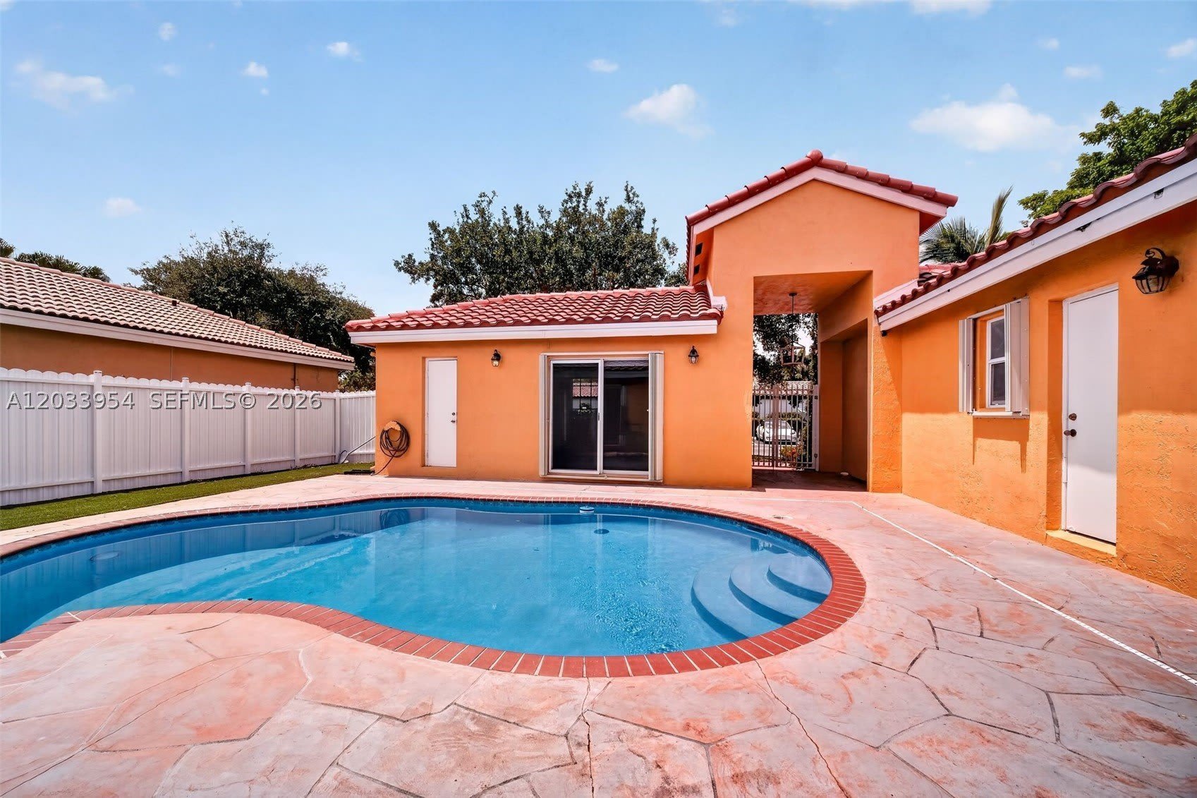 685 SW 198th Ter – photo 5