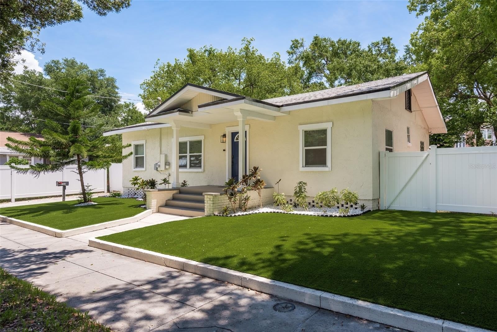 206 W WARREN Avenue – photo 2