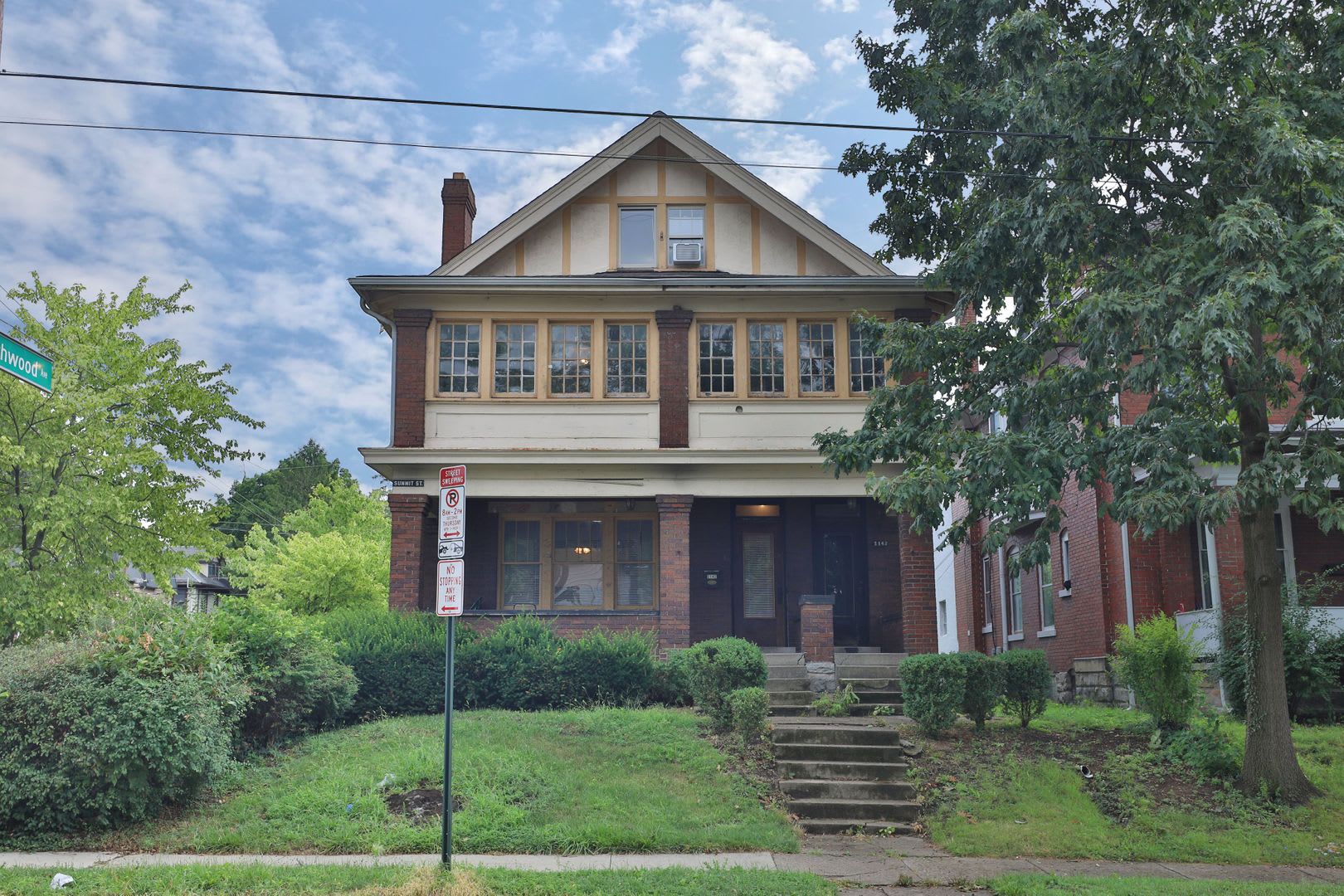 Awesome House For Your Large Group Huge House With 3 Floors 3 Kitchens 3 Bathrooms Awesome Indoor Outdoor Space Great For Osu Game Days – photo 2