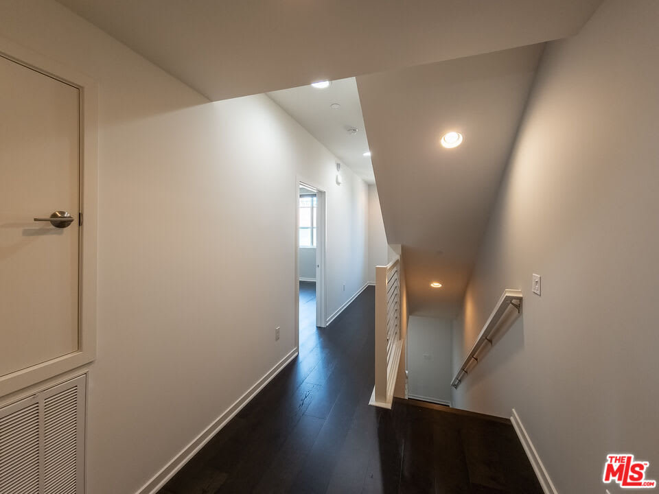 2926 Rowena Avenue – photo 4