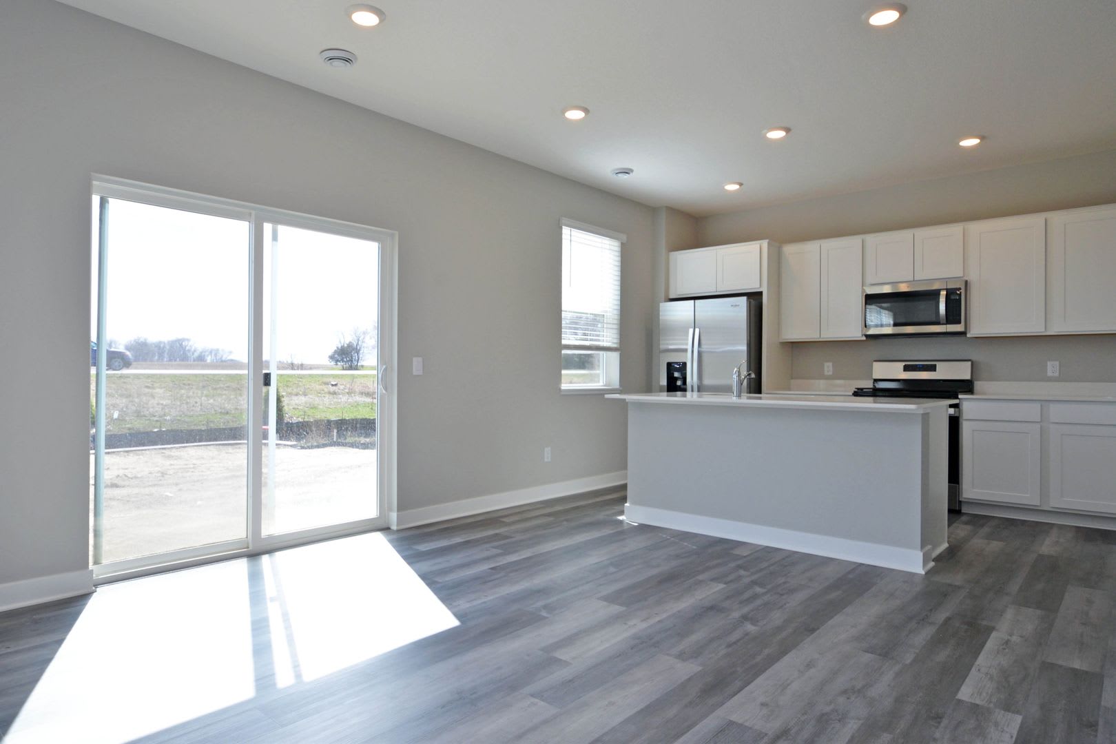Gorgeous 3 Bed, 3 Bath Home with 2-Car Garage in Rogers, MN! – photo 3