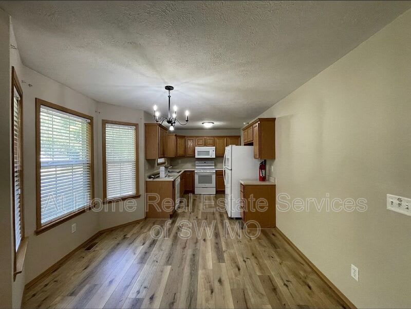 3903 S Walnut Hill Ave – photo 3