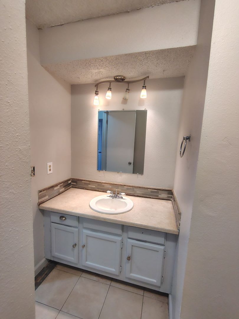 Duplex for Lease in Midwest City May – photo 4