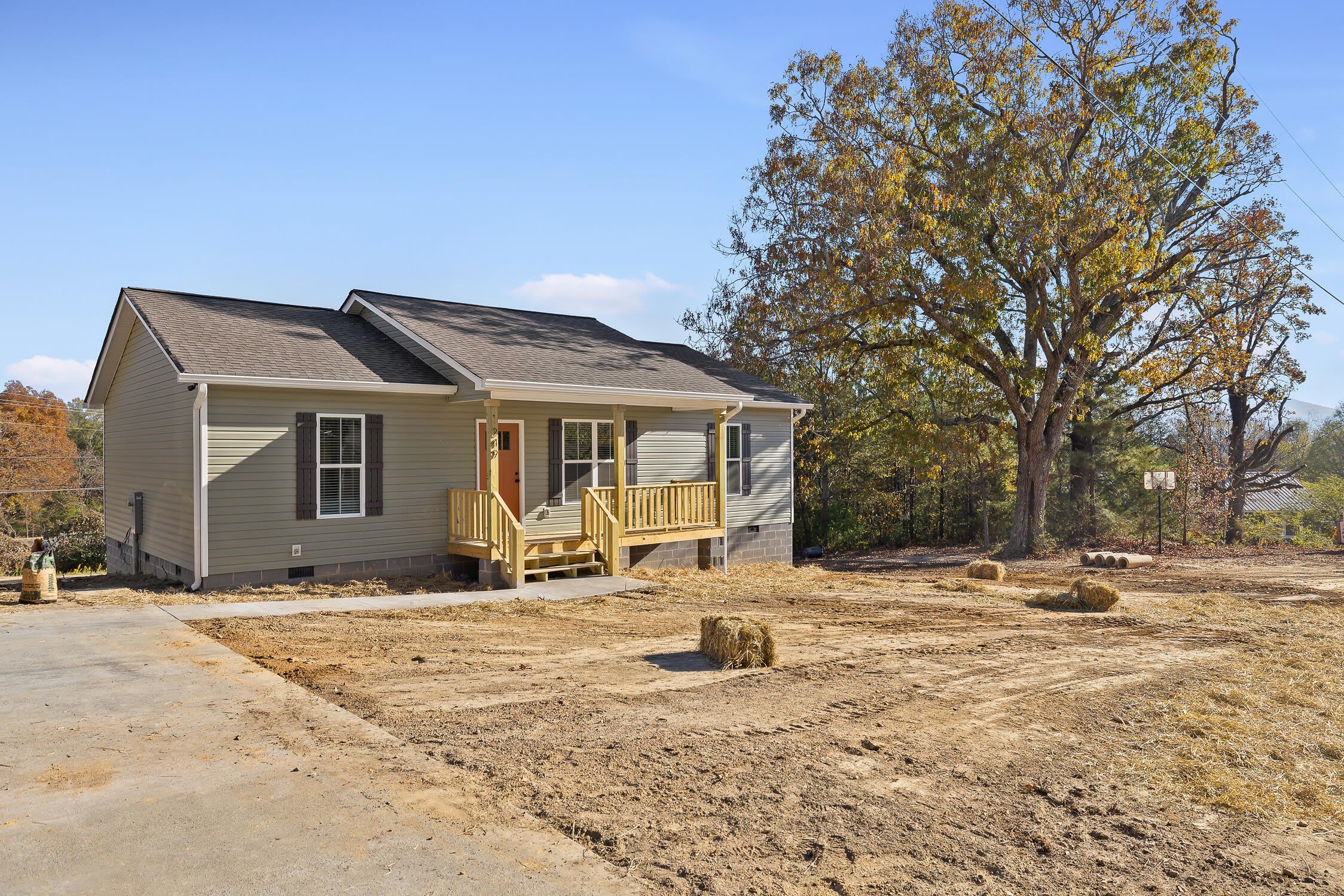 249 Luffman Road – photo 3