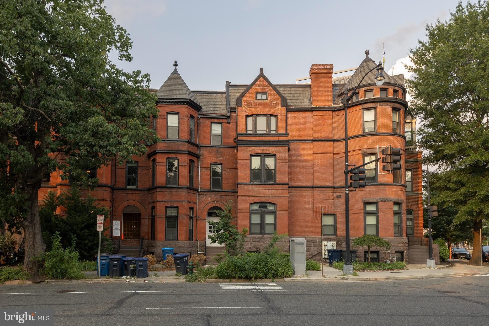 2209 WASHINGTON Circle NW – photo 2