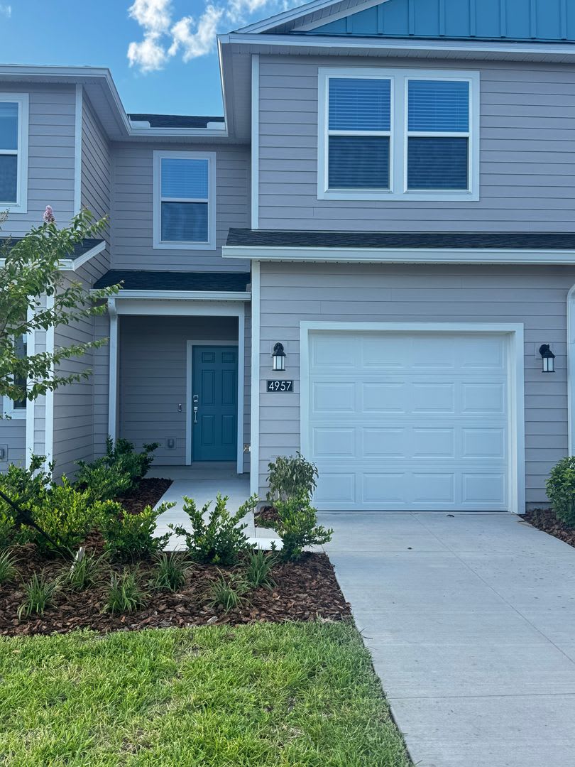 Brand New Modern Townhome in Marion Ranch – Move-in Ready! Internet, Trash & Lawn Care Included! – photo 3