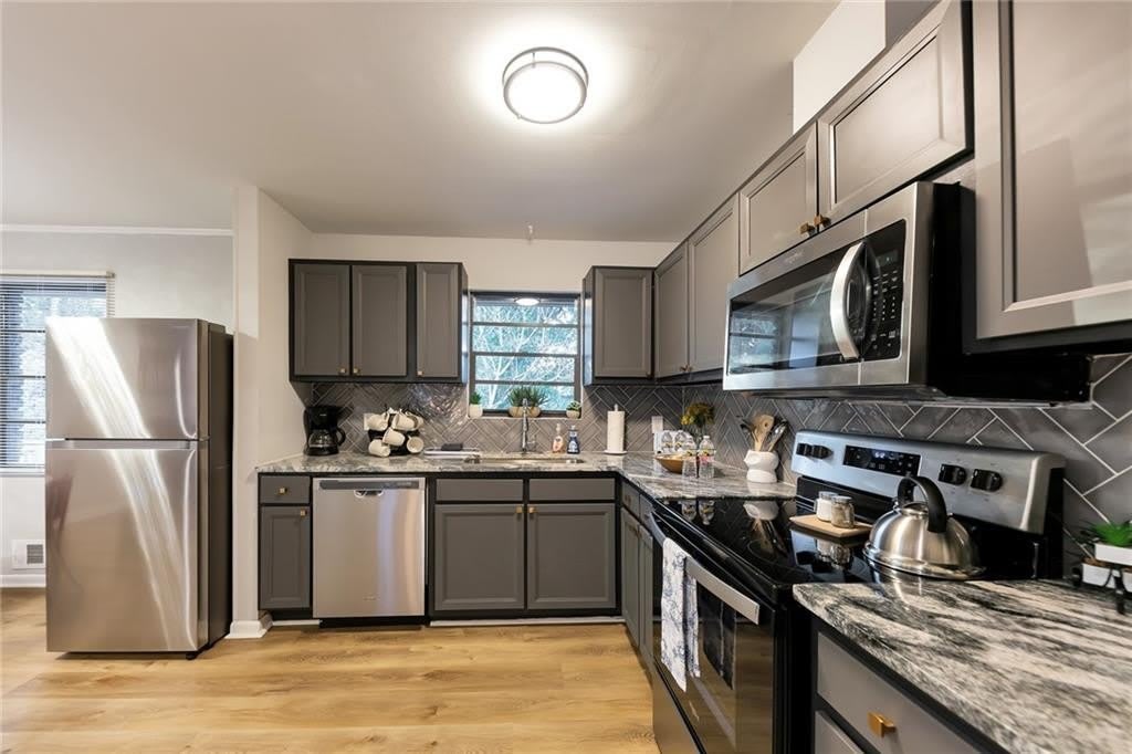 3390 Creek Valley Drive SE – photo 5