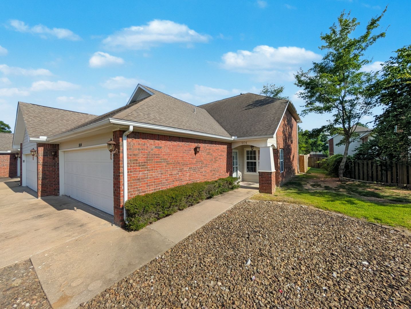 This Just-Updated 3-Bedroom, 2-Bathroom Townhouse Is Everything You’ve Been Looking For! – photo 2
