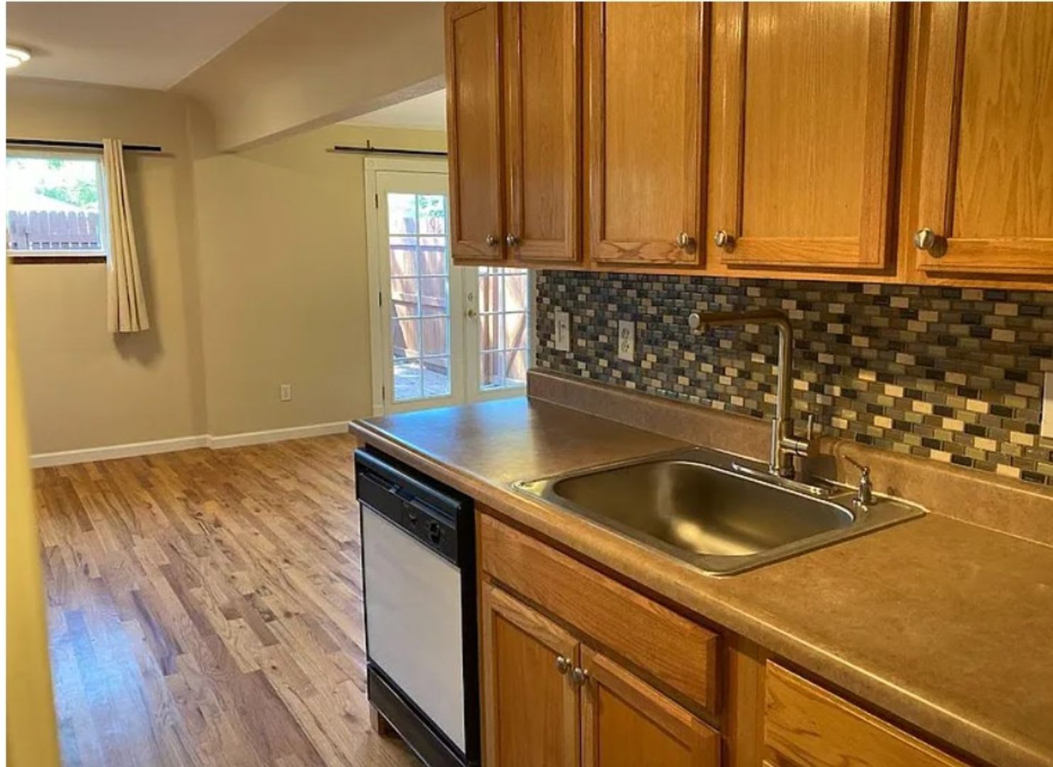 1409 N Jasmine St. 2 bd 1 ba 705 sq ft $1895 – photo 3