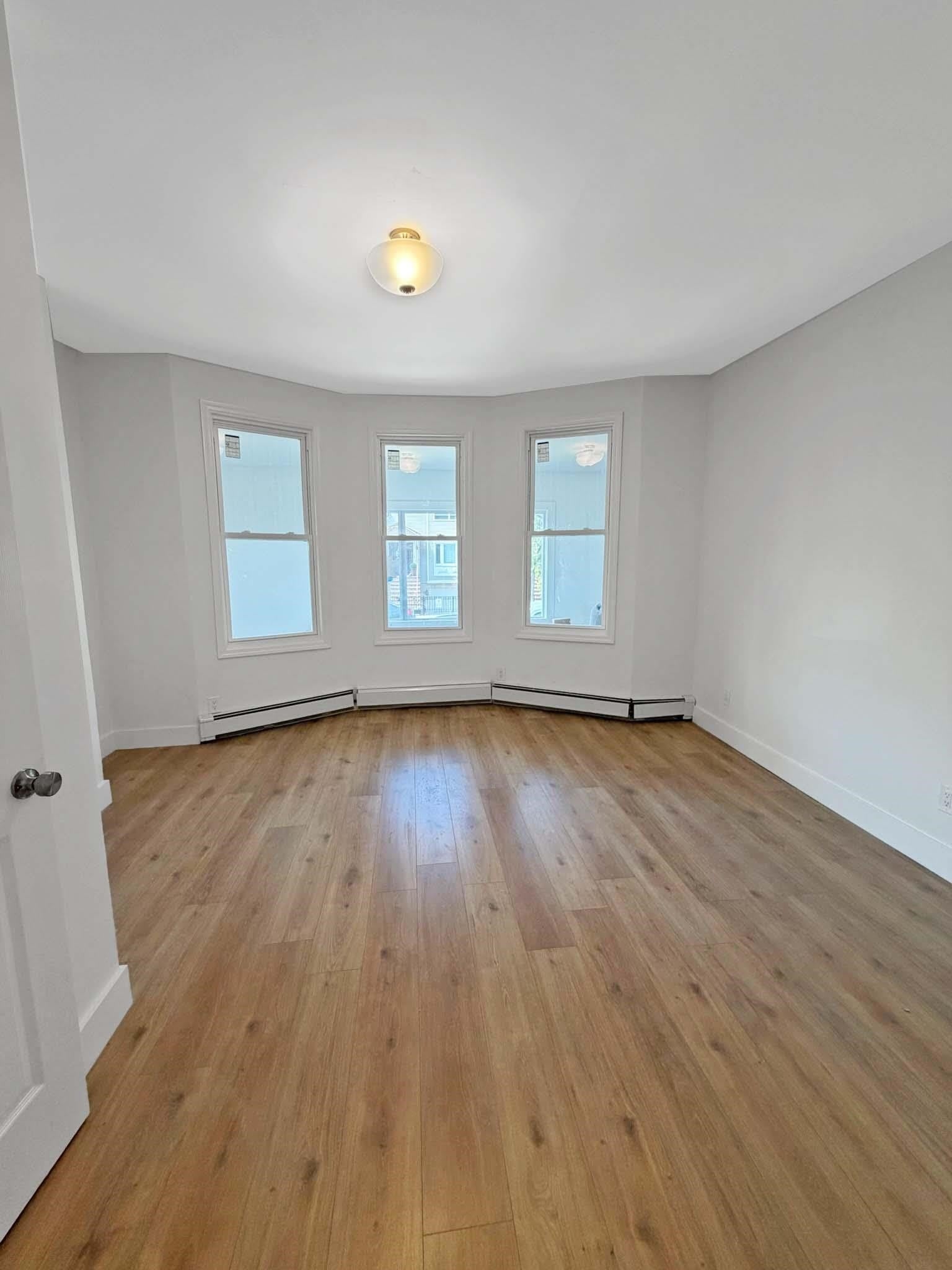 132 BAYVIEW AVE – photo 5