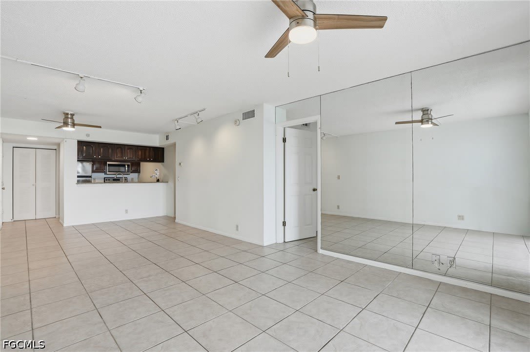 2885 Palm Beach Boulevard – photo 3