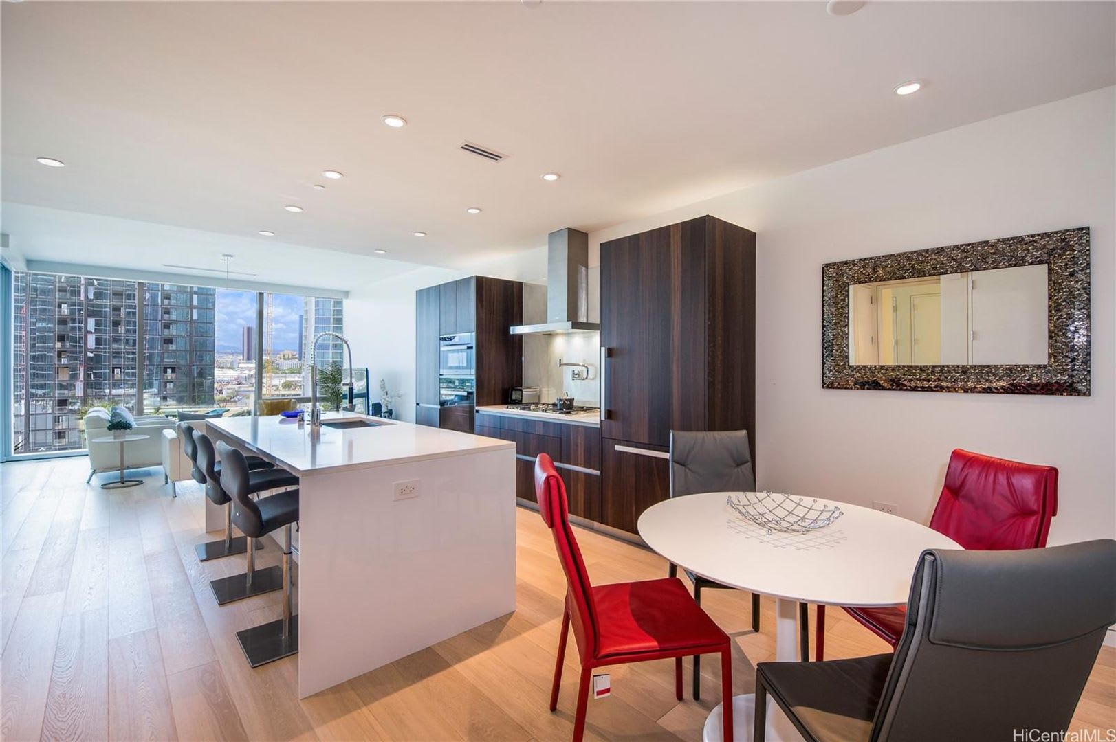 1 BD / 2 BA / 1 PK, Furnished – photo 2