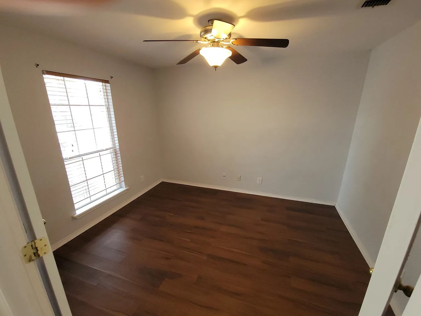 Room in 3 Bedroom Home in San Antonio – photo 3