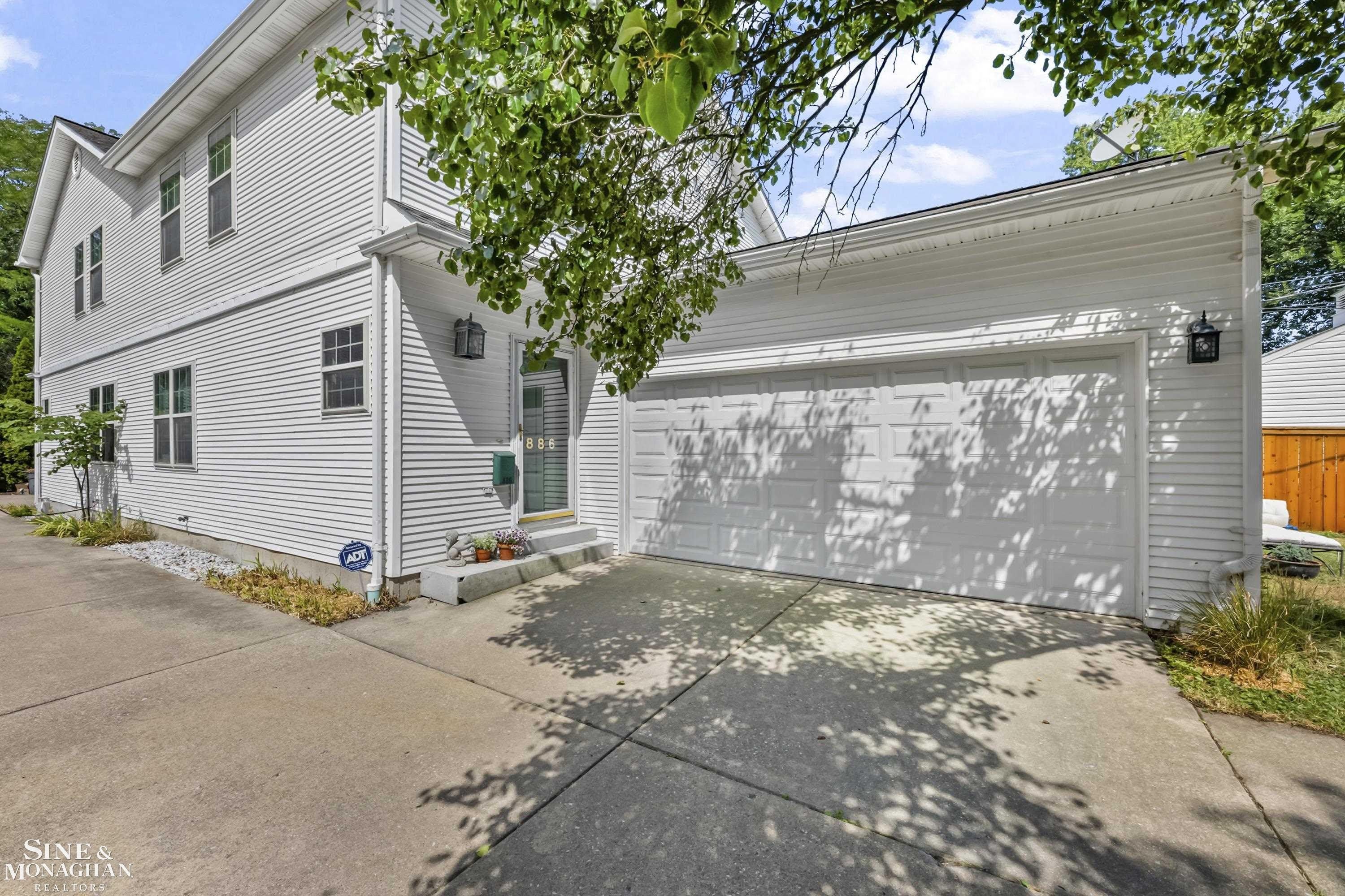 886 St. Clair Avenue – photo 5