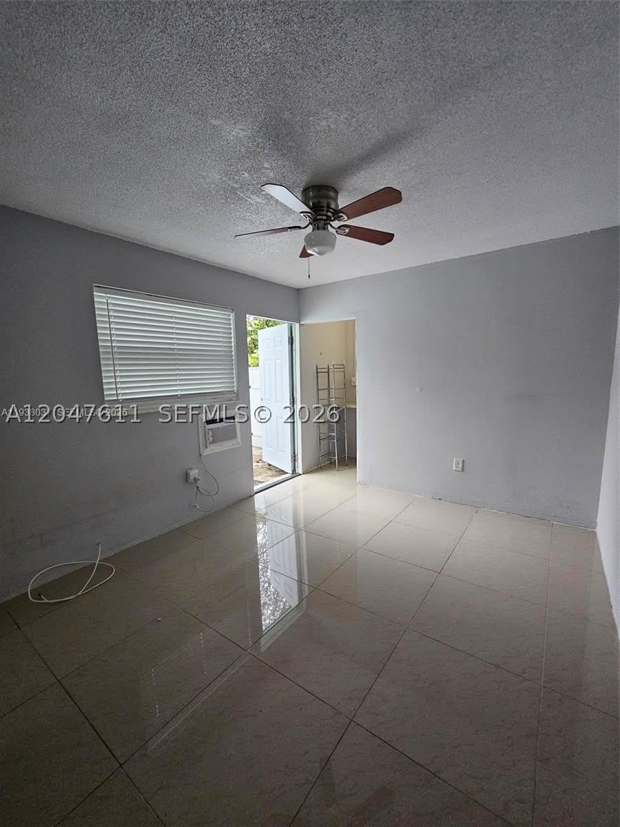 917 SW 16th St – photo 5
