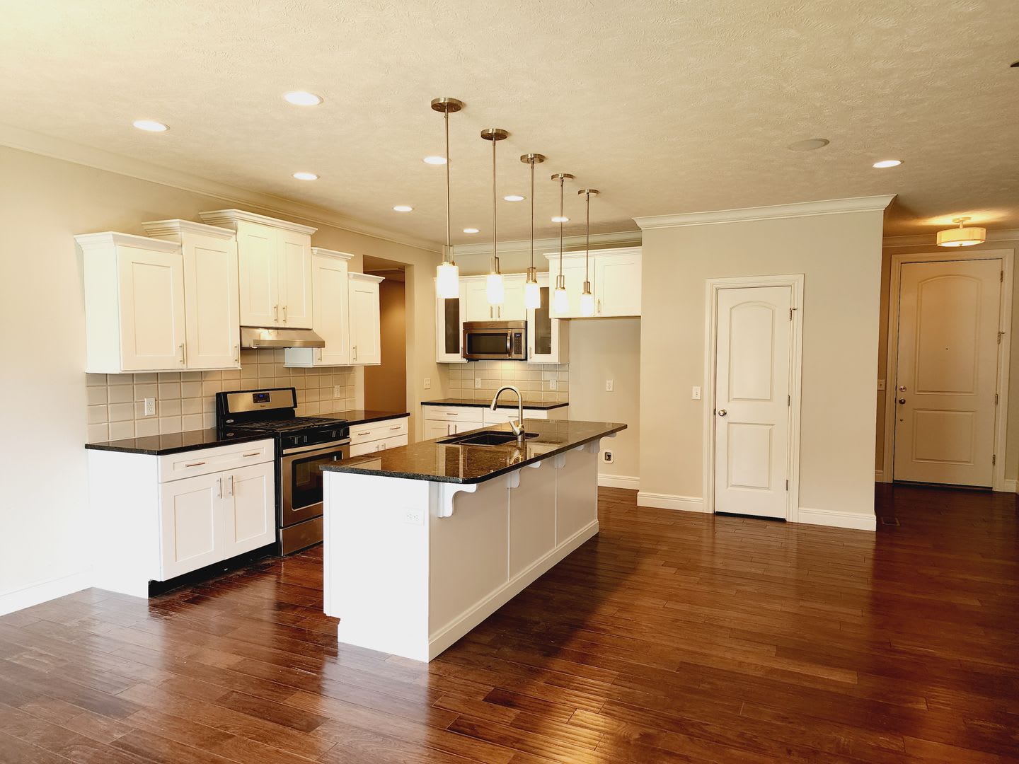 Wild Horse Luxury, 4 Bed Room, 3 Car Garage – photo 4