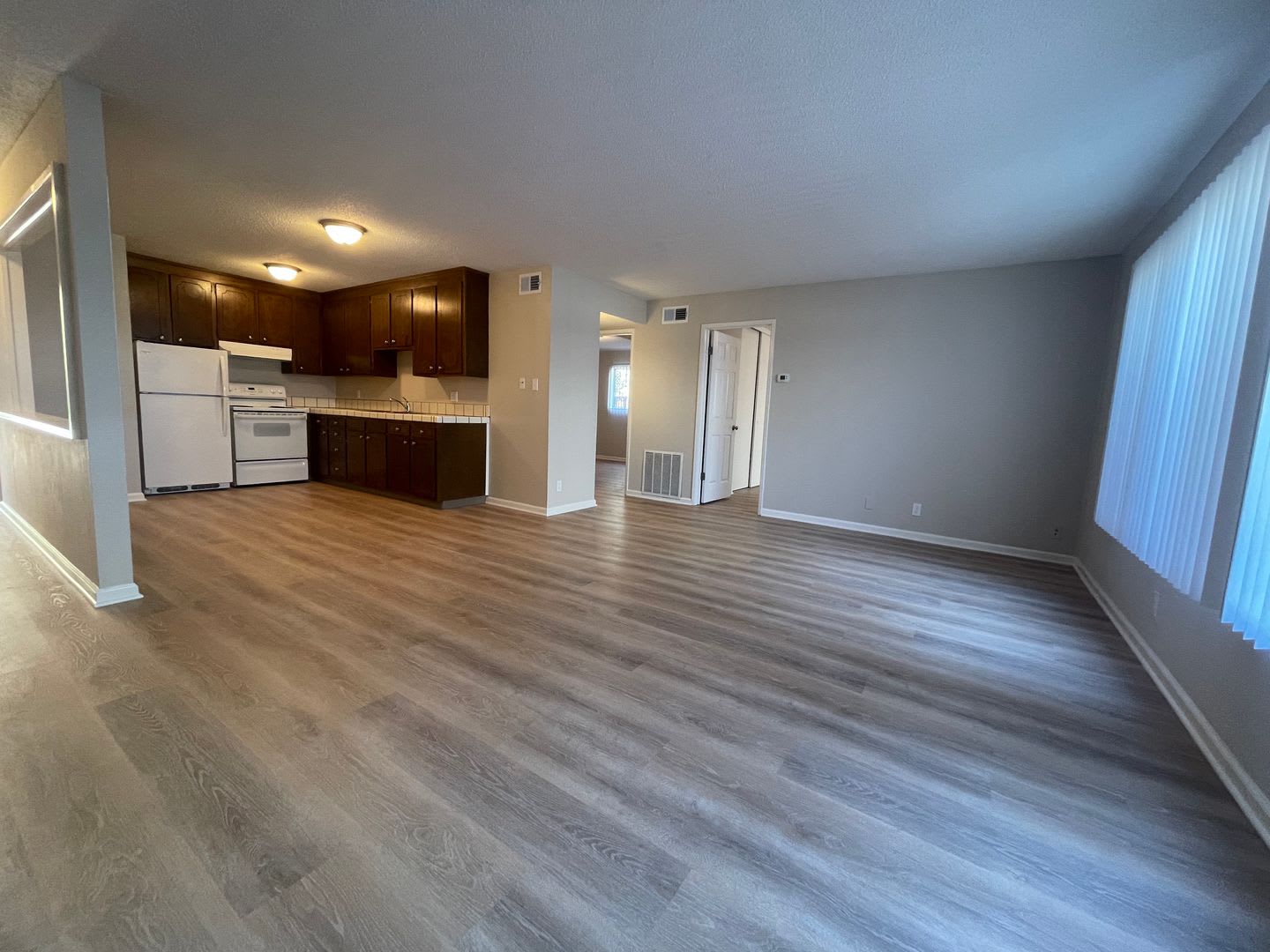 Wonderful Gated 2 Bedroom Downstairs Apartment – photo 5