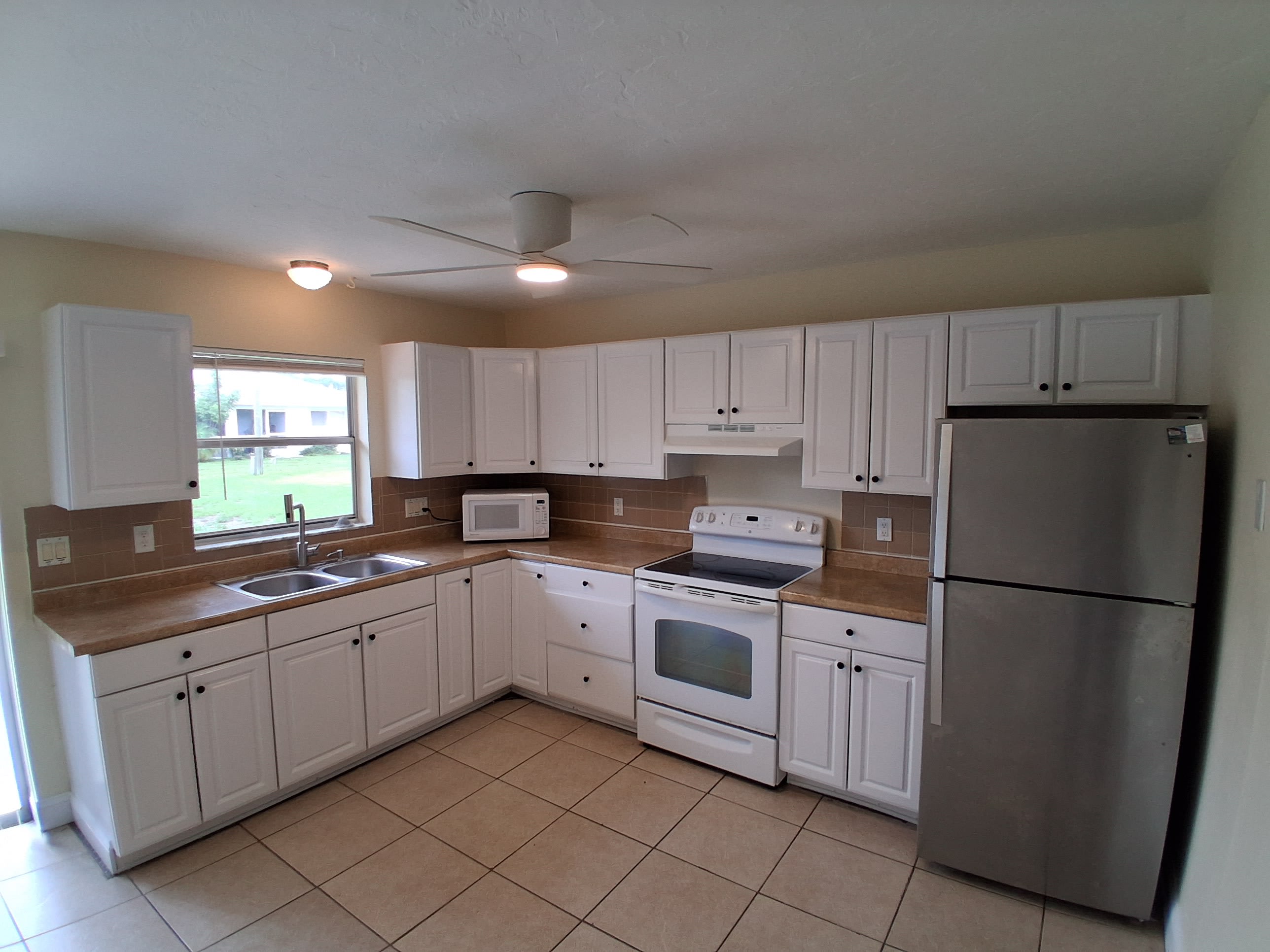 913 Southeast 14Th Terrace 915 – photo 3