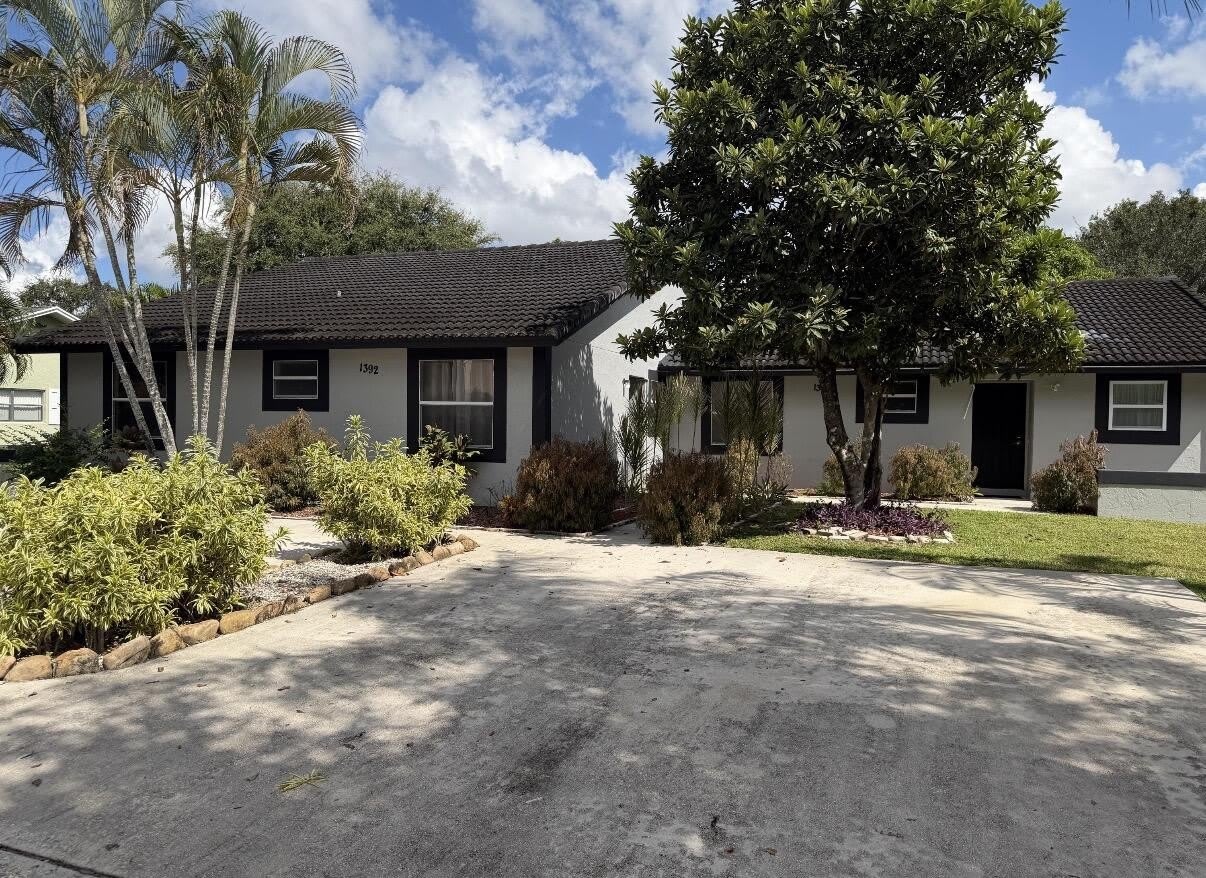 1392 Riverside Circle – photo 1