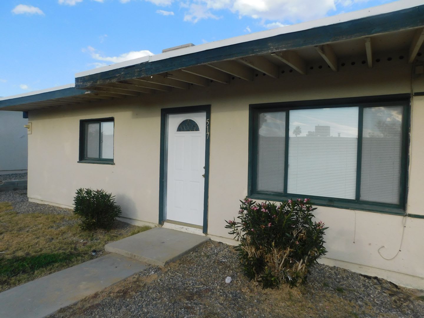Cozy two bedroom, available for move in now! – photo 1