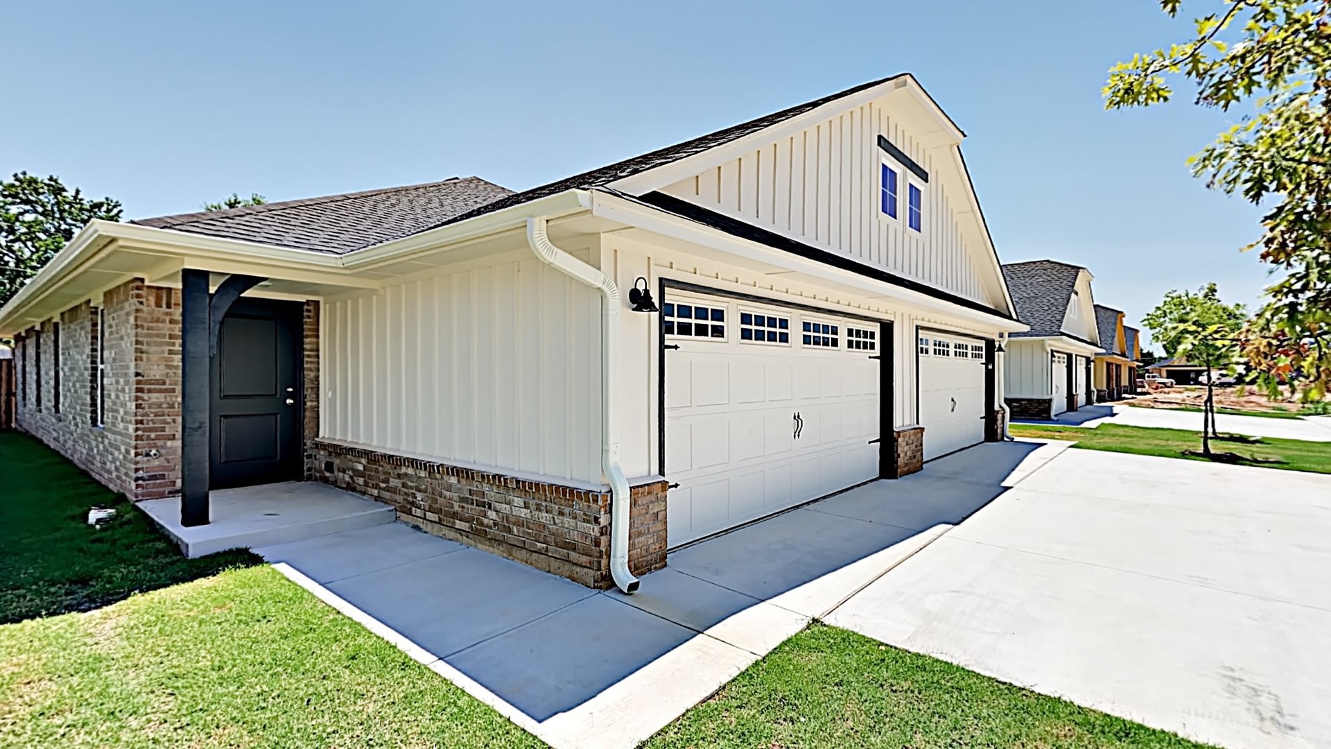3 Bedroom 2 Bathroom 2 Car Garage Duplex Near Tinker AFB – photo 2