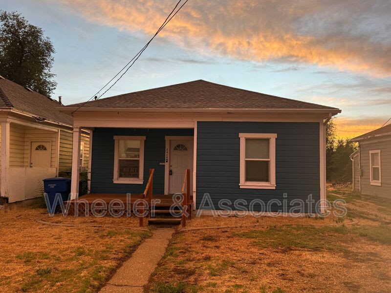 2429 B Ave – photo 1