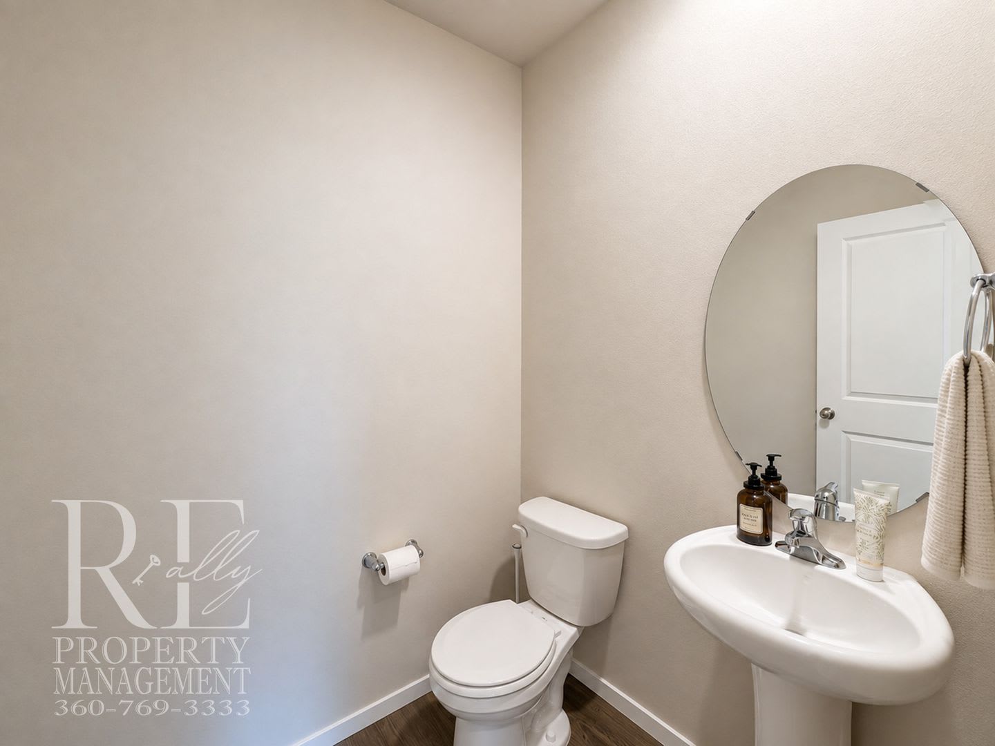 Bremerton Townhome With Mountain Views 2 Car Garage Light Filled Living – photo 4