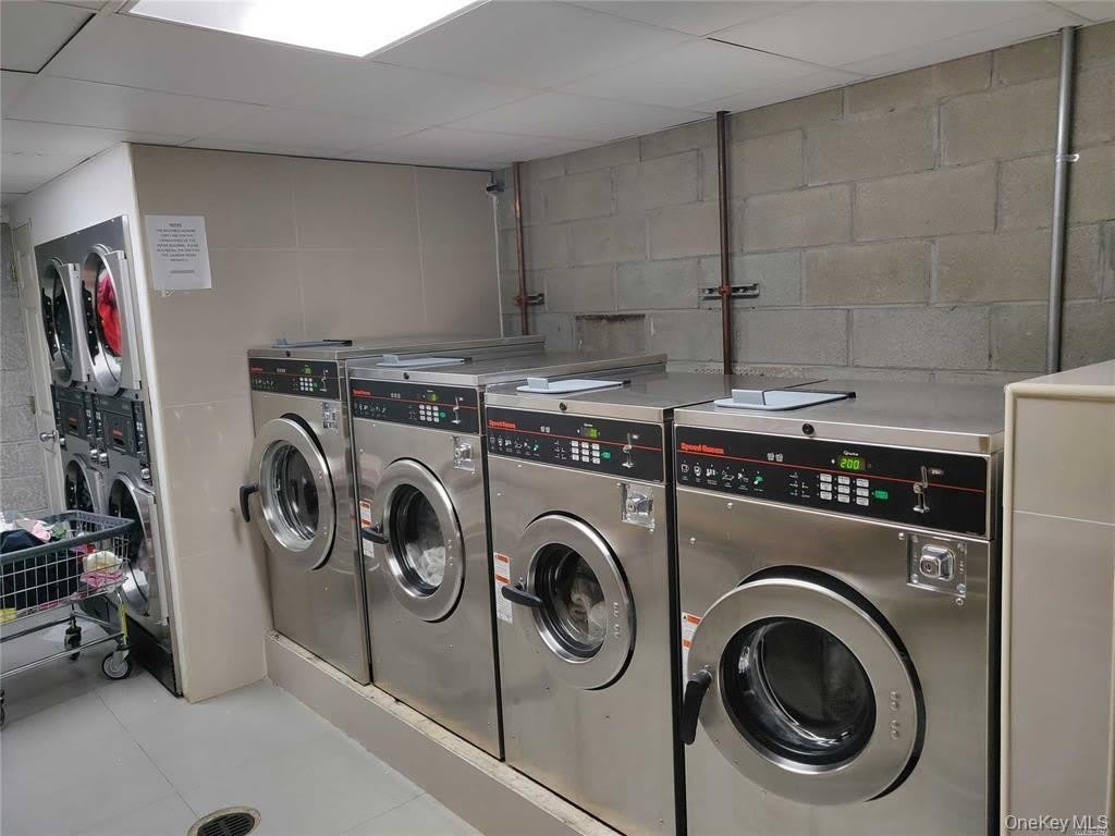 84-01 37th Ave – photo 5