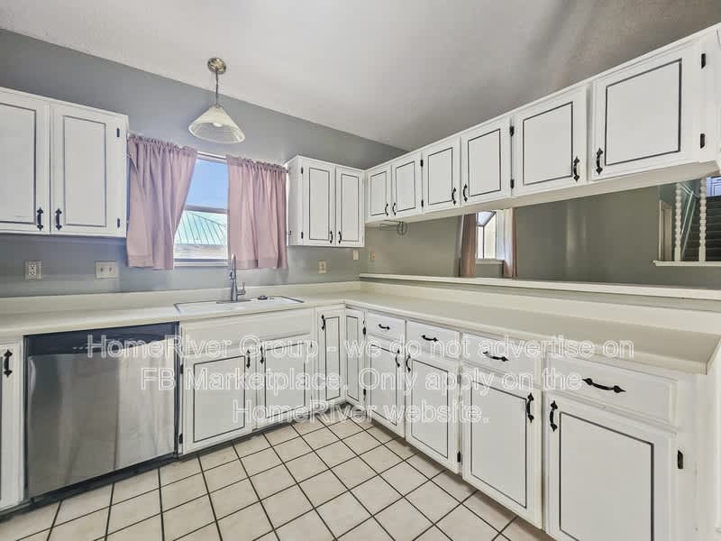 8823 Wellesley Manor Dr – photo 4