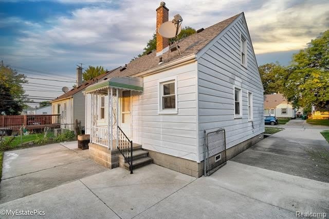 6151 HELEN Street – photo 4