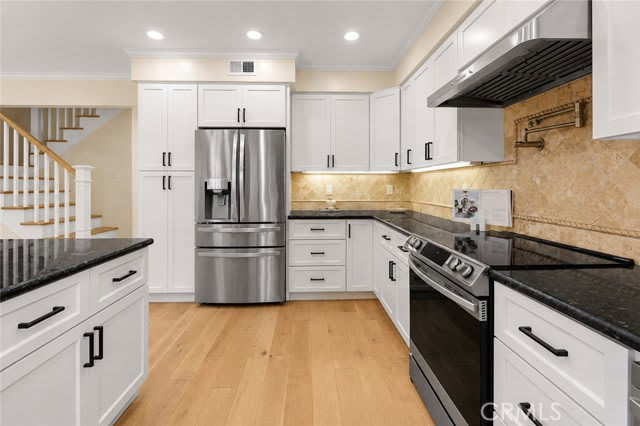 2020 Farrell Avenue – photo 5