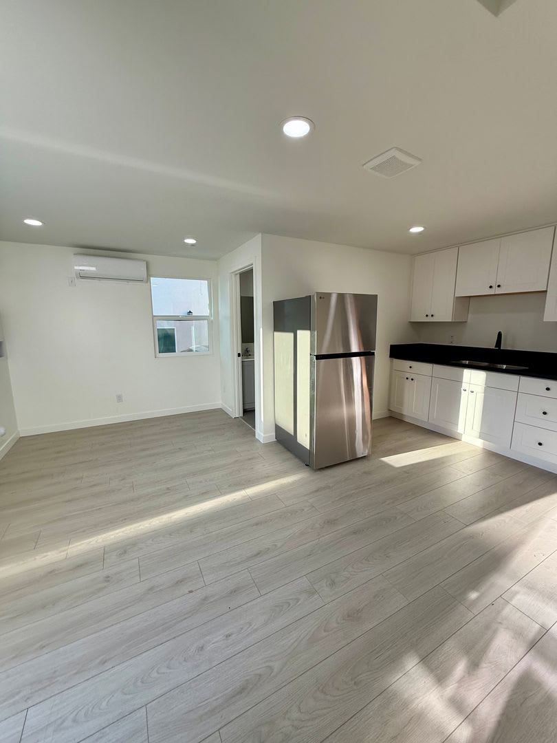 BEAUTIFUL 2 BEDROOM! MUST SEE – photo 4