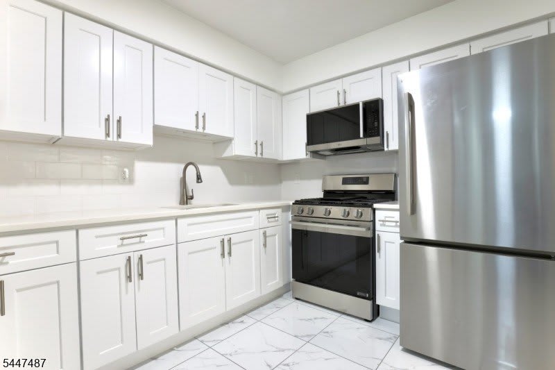 452 Marshall St – photo 3