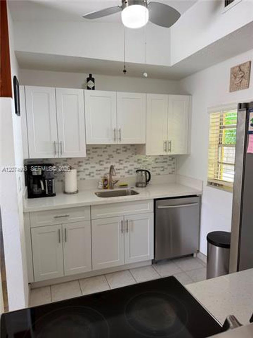 935 Polk St # 935, FL 33019 – photo 1