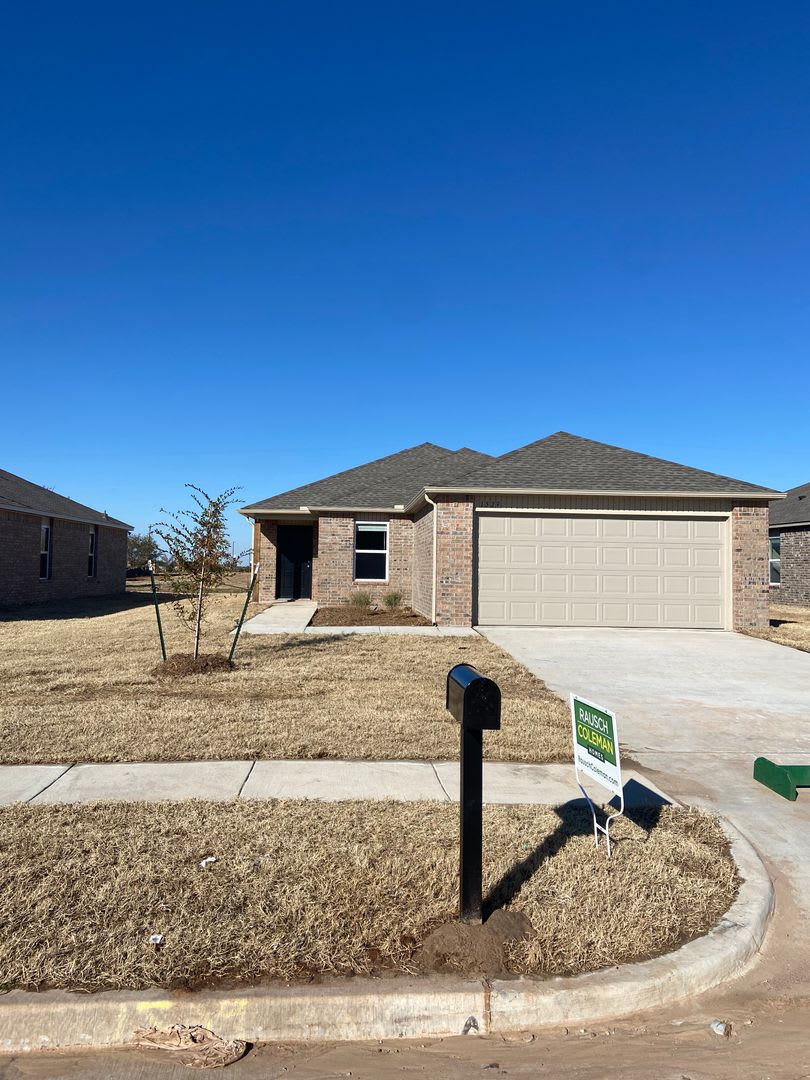 Coming Soon Pre Lease This Beautiful 3 Bedroom 2 Bath Home In Chisholm Creek – photo 3