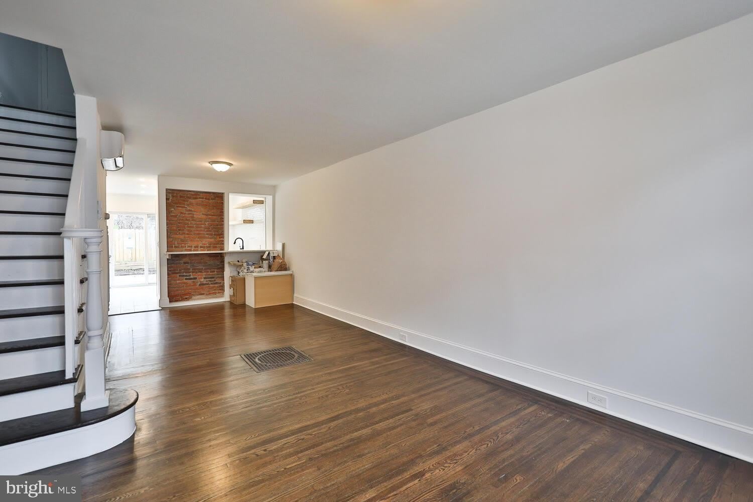 1308 E OXFORD Street – photo 3